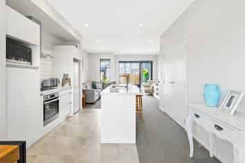 17 Ian Morrison Road, Hobsonville