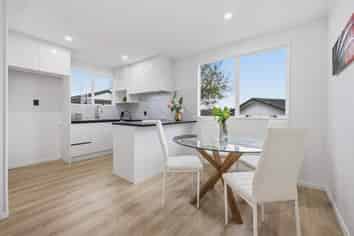 2/14 Silver Creek Road, Weymouth