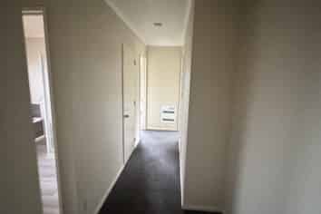 28 Diomede Glade, Flagstaff