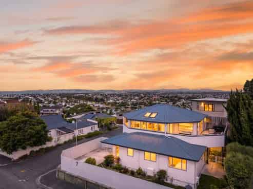 7 Enfield Road, Hospital Hill