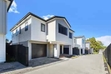 2/142 Great South Road, Manurewa