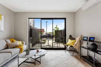 4/4 Onekiritea Drive, Hobsonville