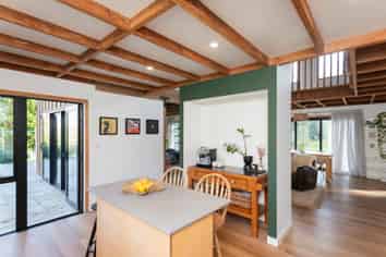 128 Lysnar Street, Okitu