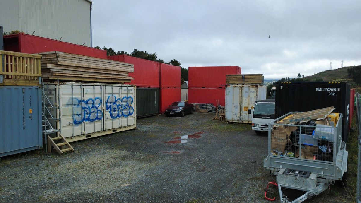 1,200sqm secure yard - Grenada North – pohled 3