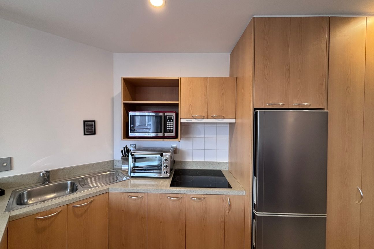 512/87 Kilmore Street - Free power & Wifi! - Vista 4