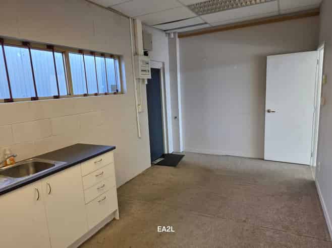 Prime retail space - Eleventh Ave Plaza