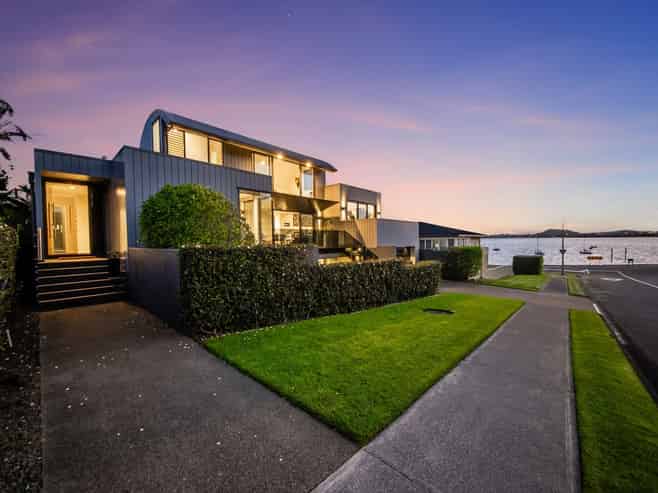 7 Whitcombe Road, Bucklands Beach