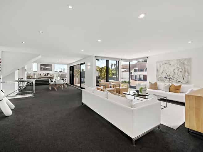 7 Whitcombe Road, Bucklands Beach