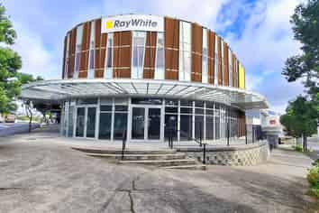 PRIME CORNER POSITION - HIGH EXPOSURE OPPORTUNITY
