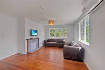 17 Davidson Crescent, Tawa