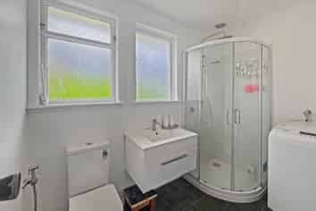 17 Davidson Crescent, Tawa