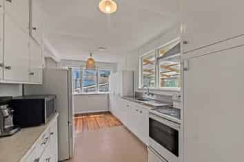 17 Davidson Crescent, Tawa