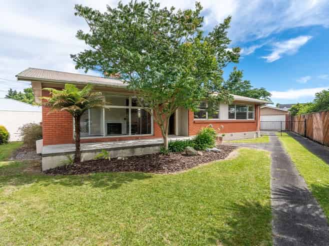 6 Gerrand Place, Chedworth