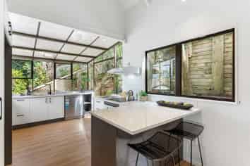 2A Tynor Place, Hillsborough