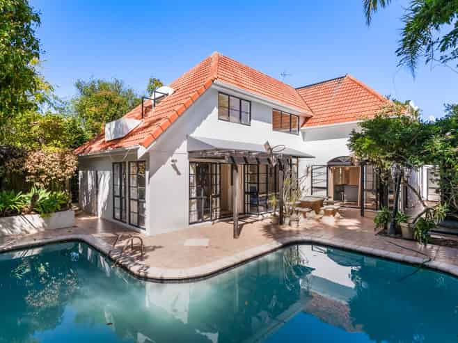 19 Elizabethan Gardens, Saint Heliers