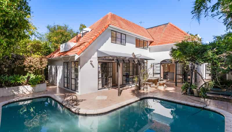 19 Elizabethan Gardens, Saint Heliers