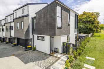 11 Lewis Road, Pakuranga