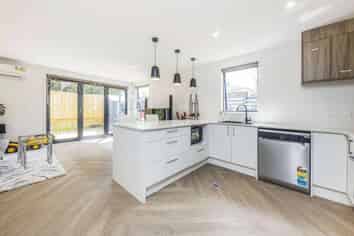 11 Lewis Road, Pakuranga