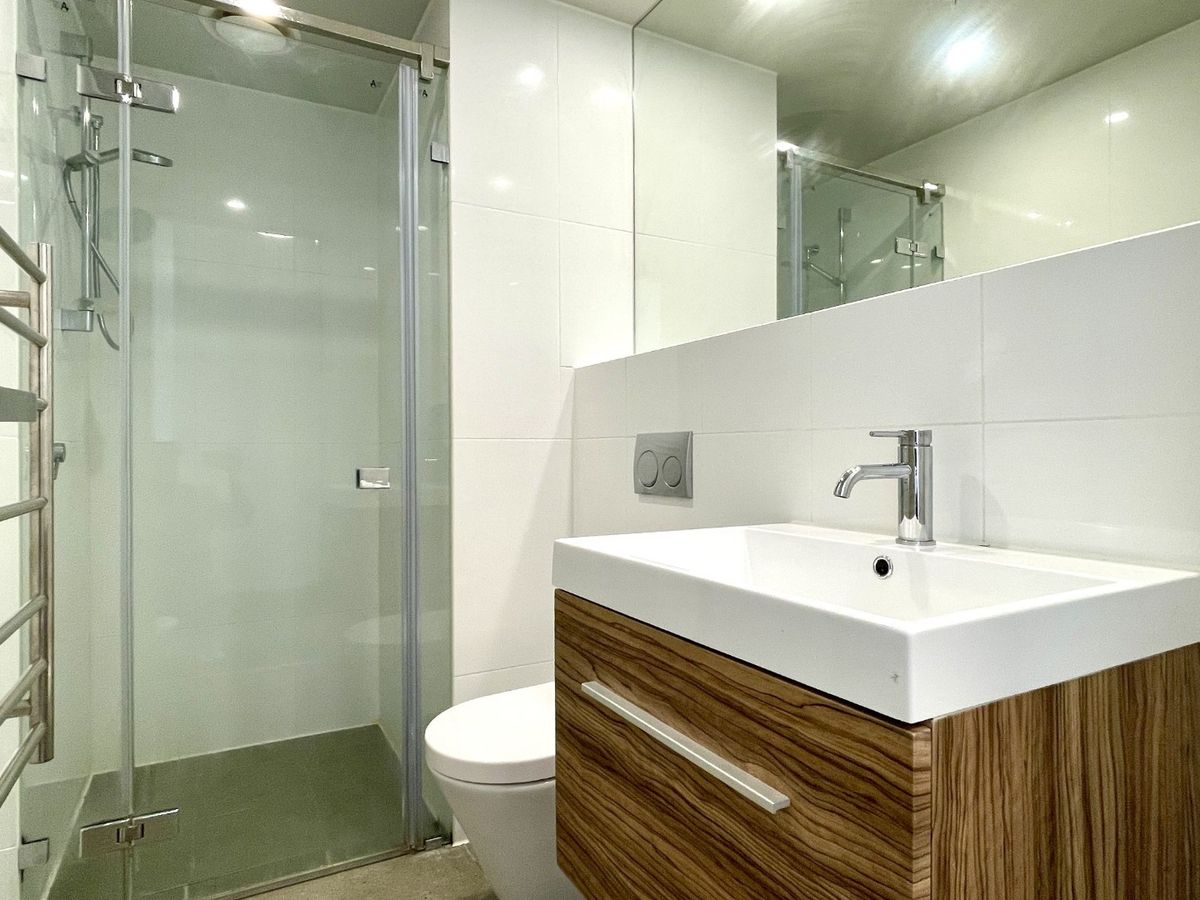 Smart, Modern with an Elevated City Outlook - Widok 5