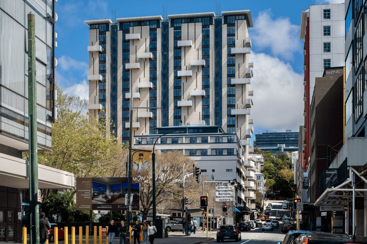 Smart, Modern with an Elevated City Outlook - Widok 6