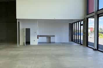 147 sqm Manurewa Warehouse with Container Access