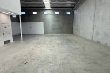 147 sqm Manurewa Warehouse with Container Access