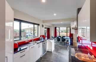 61 Harold Holt Avenue, Pirimai