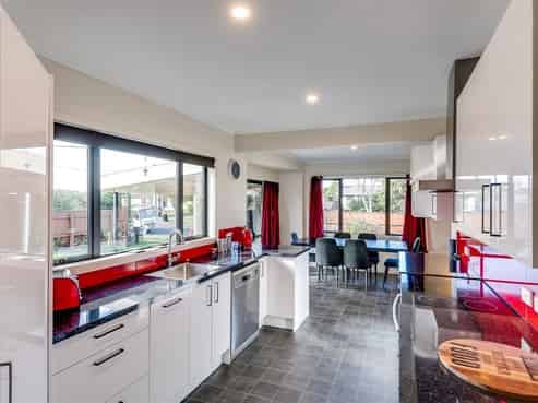 61 Harold Holt Avenue, Pirimai