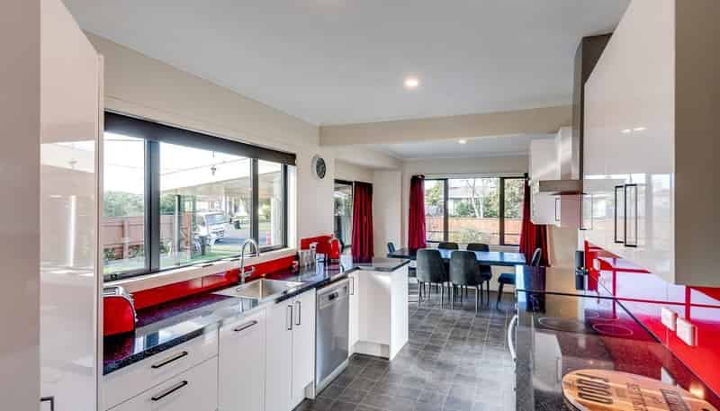 61 Harold Holt Avenue, Pirimai