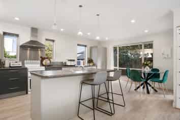 21 Linkwater Way, Parklands