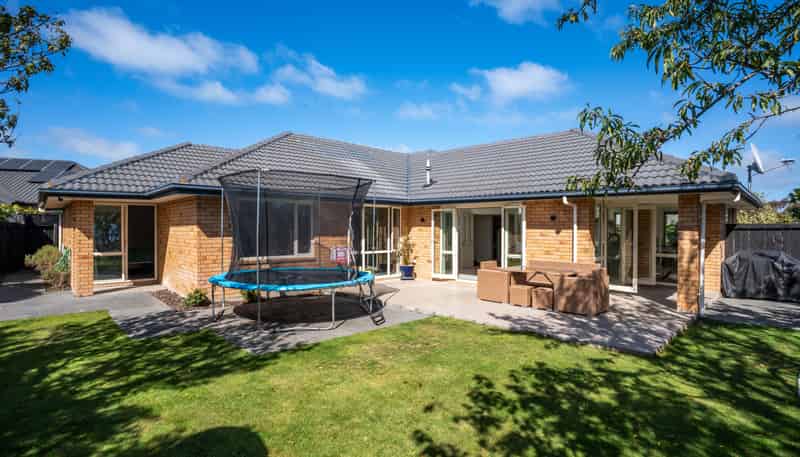 21 Linkwater Way, Parklands