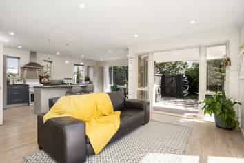 21 Linkwater Way, Parklands