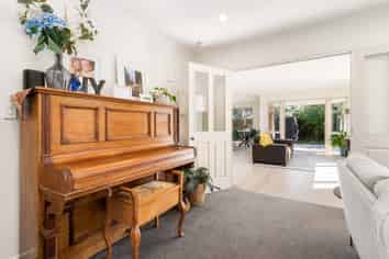 21 Linkwater Way, Parklands