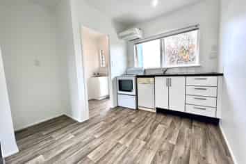 2/12 Aramoana Ave, Devonport