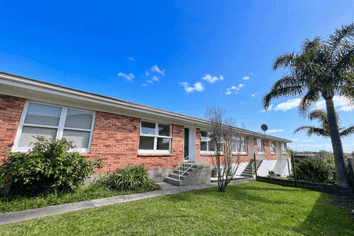 2/12 Aramoana Ave, Devonport