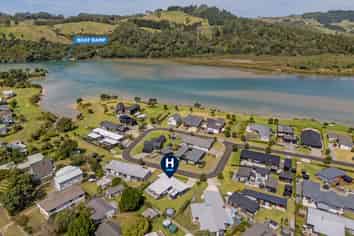 15 Admiral Drive, Cooks Beach