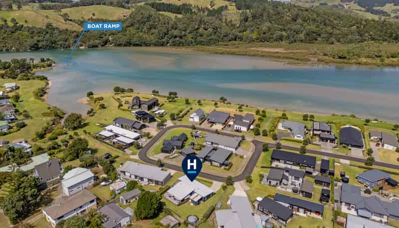 15 Admiral Drive, Cooks Beach