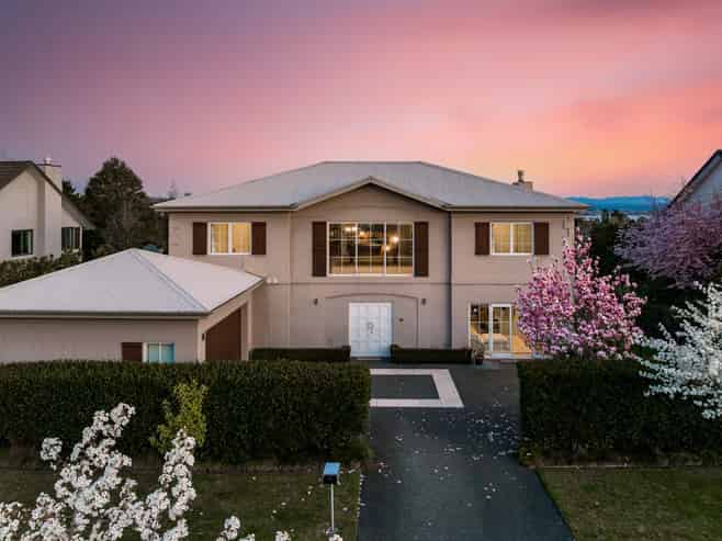 18 Chateau Crescent, Rangatira Park