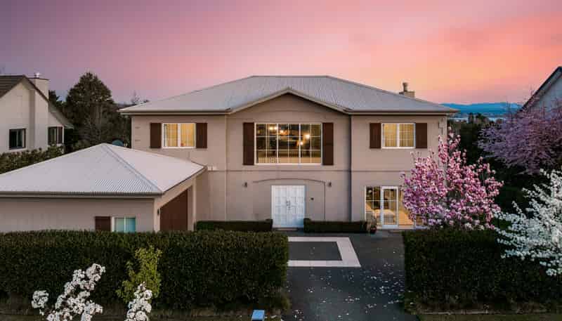18 Chateau Crescent, Rangatira Park