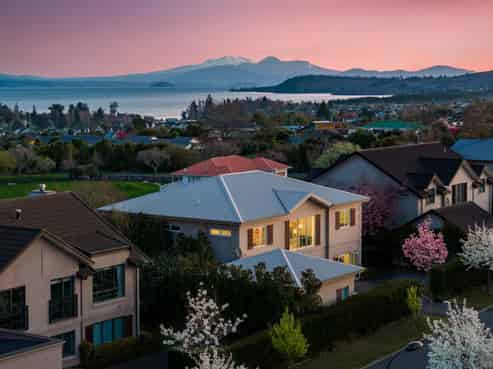 18 Chateau Crescent, Rangatira Park