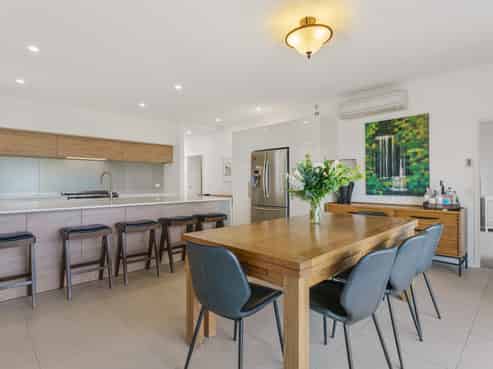 18 Chateau Crescent, Rangatira Park