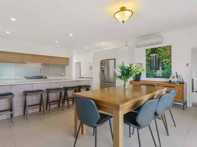 18 Chateau Crescent, Rangatira Park