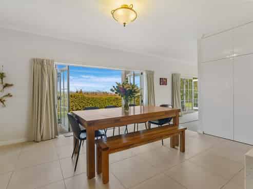 18 Chateau Crescent, Rangatira Park