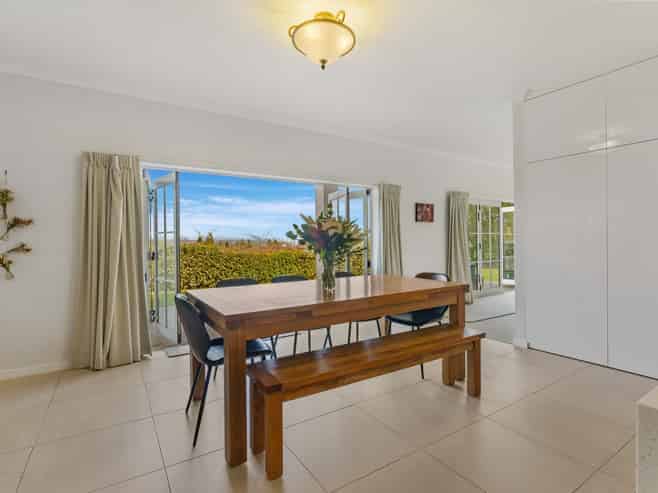 18 Chateau Crescent, Rangatira Park