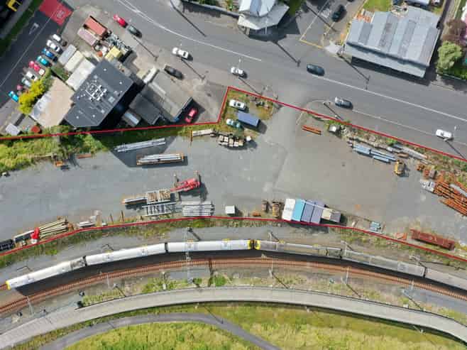 Rare 4,400sqm hardstand yard