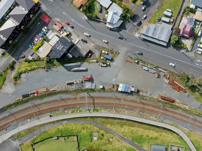 Rare 4,400sqm hardstand yard