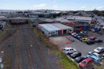 Functional unit with exclusive yard - Otahuhu