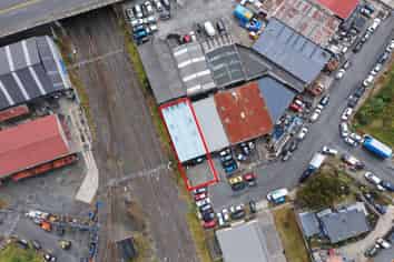 Functional unit with exclusive yard - Otahuhu