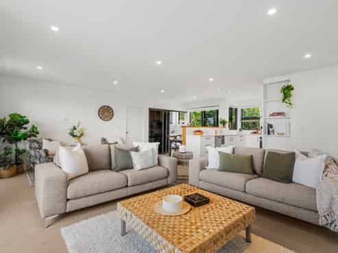33 Gordon Craig Place, Algies Bay