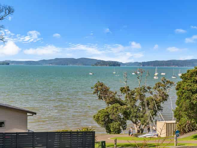 33 Gordon Craig Place, Algies Bay